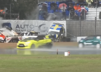 (VIDEO) Once autos protagonizaron multiple choque en Dinamarca