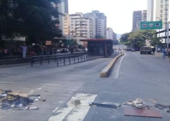 Colectivos chavistas agreden a simpatizantes de Juan Guaidó en Caracas