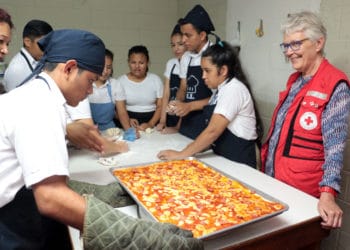 Presidenta de Cruz Roja de Suecia visita comunidades de Apopa y Ciudad Delgado