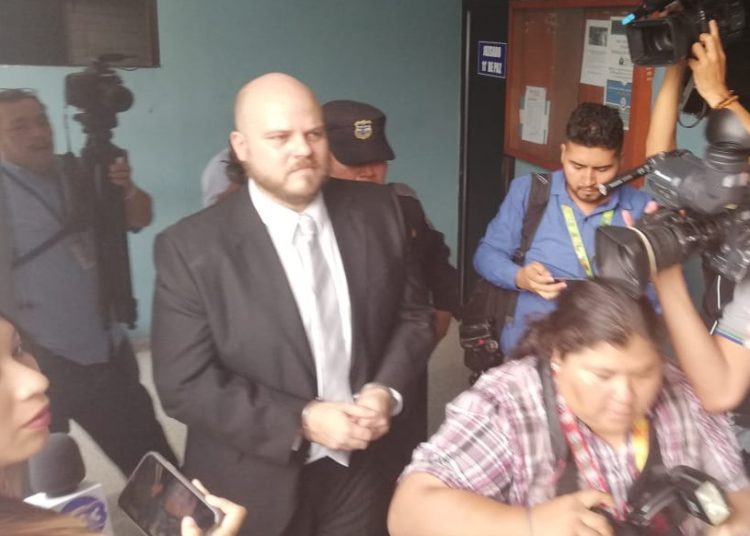 Alejandro Muyshondt seguirá proceso en libertad