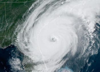 Huracán Dorian comienza azotar a los estados de Carolina de Norte y Sur