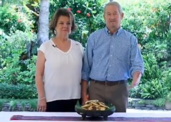 Embajador Douglas Johnson celebra su primer 15 de Septiembre en El Salvador