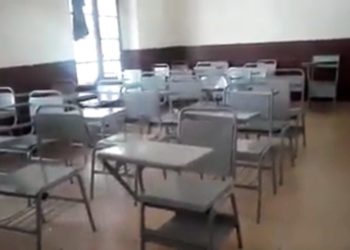 (VIDEO) Fantasmas en el salón de clases asustan a maestro de preparatoria en México