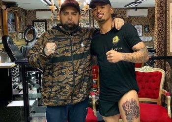 Gabriel Jesús se tatúa a ‘Chespirito’ en la pierna