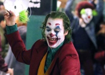 Víctimas de la masacre de Aurora temen que alguien se identifique con el ‘Guasón’