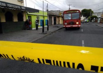 (VIDEO) Sicario asesina a conductor de autobús en Guatemala