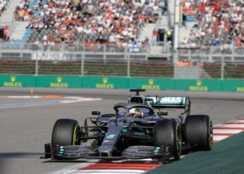 Lewis Hamilton volvió al triunfo en el GP de Rusia por un error de la Ferrari