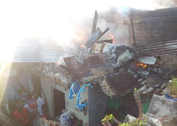 Incendio consume vivienda en Ciudad Credisa, Soyapango