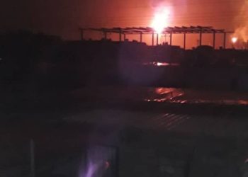 (VIDEO) Un rayo causa incendio en la mayor refinería de Venezuela