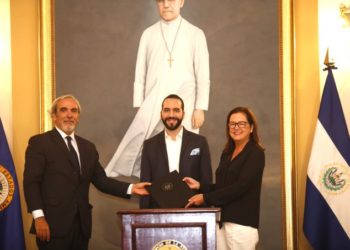 Sin pasar por la Asamblea ni coordinar con la FGR, Bukele lanza una CICIES del Ejecutivo