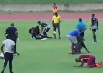 Un rayo cae en pleno partido de fútbol en Jamaica afectando a varios jugadores