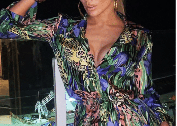 (VIDEO) Jennifer López casi muestra uno de sus pechos accidentalmente por culpa de su novio