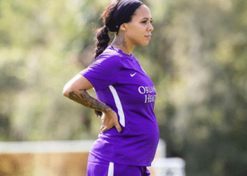 Sydney Leroux, la futbolista que entrenó embarazada regresa a la canchas tras dar a luz