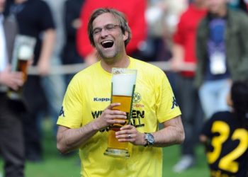 Jurgen Klopp despertó borracho dentro de un camión cuando ganó el campeonato con el Borussia Dortmund