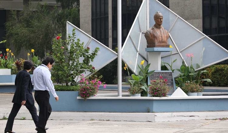 Investigan a seis empleados de FGR por emitir órdenes de capturas ilegales