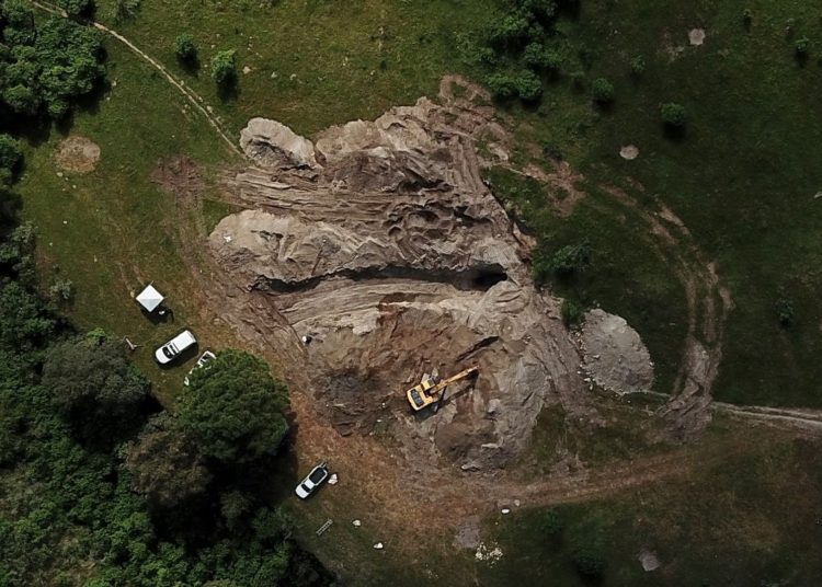 Se eleva a 138 las bolsas con restos humanos encontradas en fosa clandestina en México