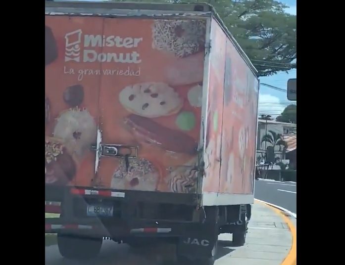 Sancionan al “2X1” a carro de donas en redondel Masferrer