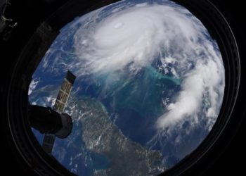 (VIDEO) Huracán Dorian causa al menos cinco muertos antes de debilitarse a categoría 3