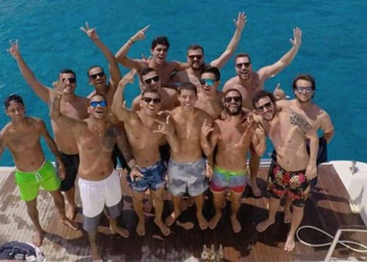 Neymar paga miles de dólares al mes para tener “amigos” que lo acompañan a todos lados