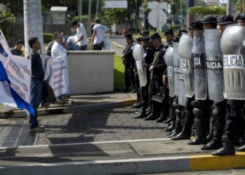Enfrentamiento entre opositores y policía deja al menos tres heridos en Nicaragua