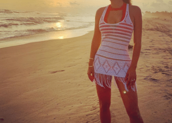 (VIDEO) Ninel Conde de vacaciones luce un diminuto bikini