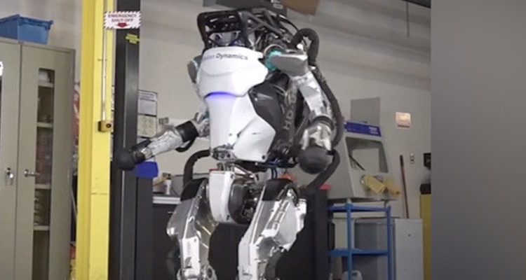 (VIDEO) Robot sorprende tras hacer rutina de gimnasia a la perfección