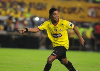 Ronaldinho reveló que jugará con equipo colombiano