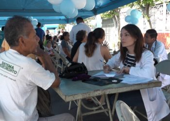 Nuevas Ideas desarrolla jornada médica en Mejicanos