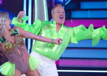 (VIDEO) Exvocero de Donald Trump debuta en la televisión como bailarín