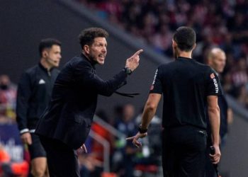 Simeone tuvo ataque de ira cuando no expulsaron a Sergio Ramos y gestos obscenos a los árbitros