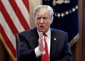 Trump ordenó imponer sanciones al banco central iraní tras los ataques a las refinerías de Arabia Saudita