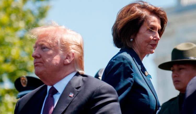 Donald Trump llama cacería de brujas al intento de juicio político en su contra