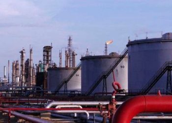 Venezuela comienza a detener la producción de petróleo por no poderlo vender