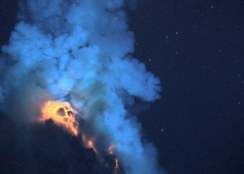 Descubren un complejo de volcanes y flujos de lava ocultos bajo el mar