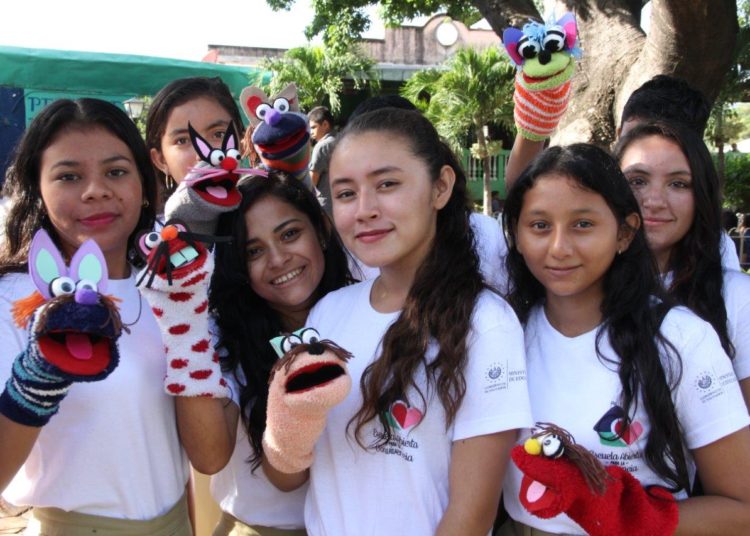 Estudiantes del Puerto de La Libertad participan en Festival de Convivencia Escolar