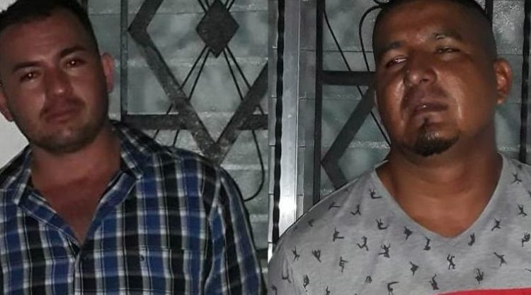 Por disparar al aire capturan a dos sujetos en San Pablo Tacachico