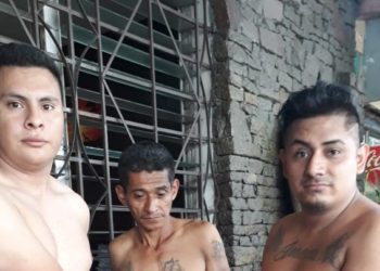 Sorprenden a pandilleros robando al interior de vivienda en colonia Satélite