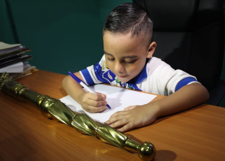 Juan José García es nombrado alcalde de San Miguel por un día