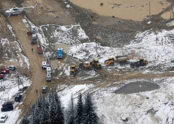 Al menos 15 personas mueren tras colapsar un dique en Rusia