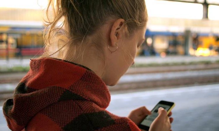 Escribe diariamente a su padre que murió hace 4 años y de repente recibe respuesta