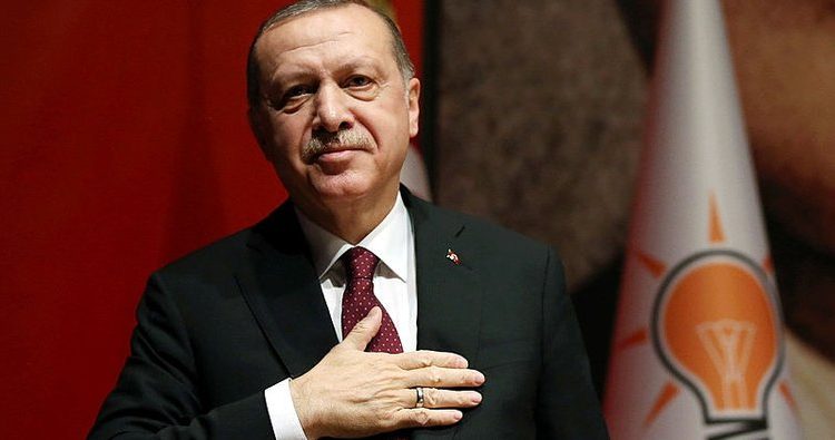 Erdogan amenaza con «aplastar las cabezas» de los kurdos sirios si no se retiran durante el alto el fuego