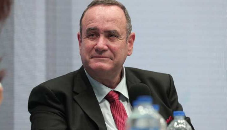 Maduro niega entrada a Venezuela al presidente electo de Guatemala