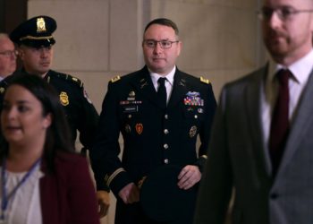 Militar presenta su testimonio ante comisión de la Cámara Baja que investiga a presidente Trump
