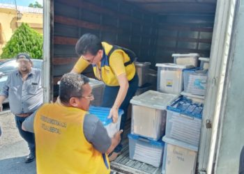 Cambio Democrático entrega 70 mil firmas al TSE para ser inscrito como partido político