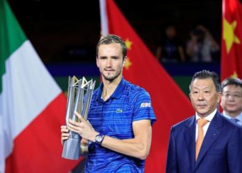 Daniil Medvedev ganó el Masters de Shanghai y se colocará por encima de Roger Federer en el ránking