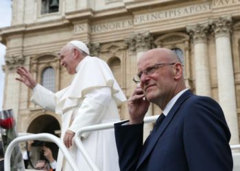 Renunció el jefe de seguridad del papa Francisco por una nueva filtración de información confidencial