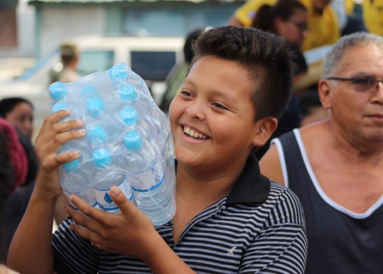 Embajador USA reconoce compasión del Gobierno por llevar agua a la población