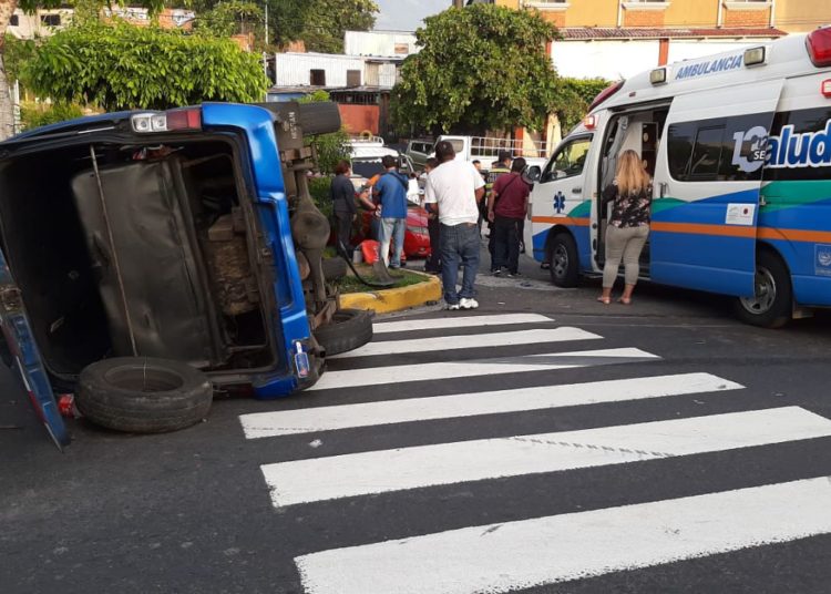 (VIDEO) Conductor ebrio provoca accidente de tránsito dejando a 11 personas lesionadas