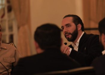 Bukele promete aumento para ex combatientes y veteranos. También becas para jóvenes