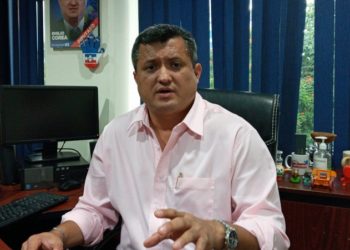 Corea respalda a Velásquez Parker: “Para que los troles no te ataquen tienes que chuparle las medias al presidente”